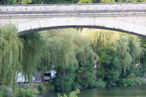 Und unser Platz unter der Brücke.