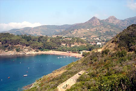 Blick auf die Bucht mit Campingplatz Arrighi