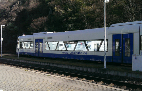 Spiegeln sich die Womos nicht allerliebst in der Rurtalbahn?