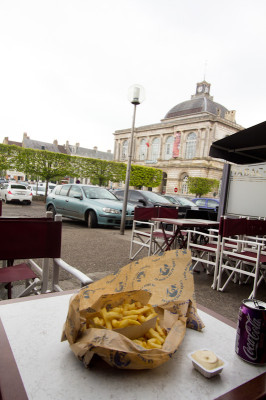 Ergänzend ist noch anzumerken, daß auch die frischen Frites ganz exzellent munden.