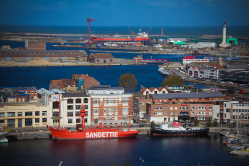 Blick vom Belfried auf den Hafen.