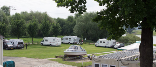 Wohnmobil-Stellplatz Radebeul am Wohnmobilstellplatz am Wassersportzentrum Radebeul, im Ortsteil Kötzschenbroda direkt an der Elbe.