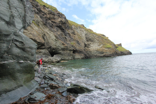 Unterhalb Tintagel Castle am Meer