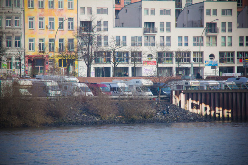 Womo-Stellplatz Hamburg, vom Fährschiff aus gesehen