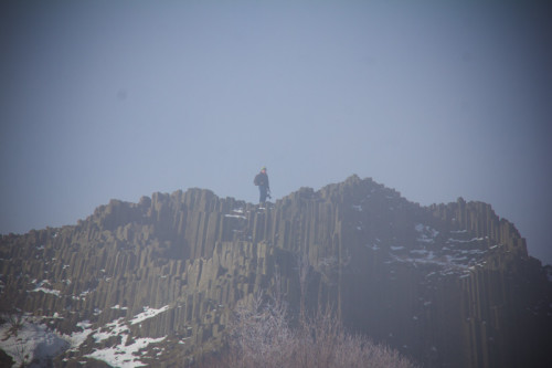 Ray hat mich von unten im Nebel geortet.