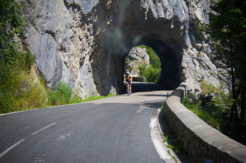 Man muß mittig durchfahren, am Rand sind es unter 2,80 Meter. 