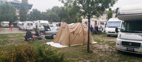 Diesiges Morgenlicht auf dem Haller Camping in Budapest