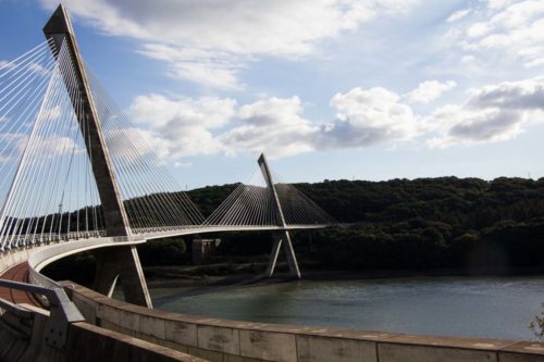 Und die Brücke an sich ist auch schon sehenswert (die ist wirklich so schief, Pösslchen hat sich nicht in die Kurve gelegt!)