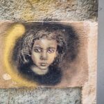 kleine Street Art Porträt eines Mädchens